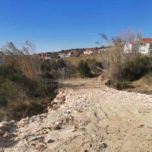 RTINA - RAŽANAC  GRAĐEVINSKO ZEMLJIŠTE NA SAMOM MORU - PRILIKA!