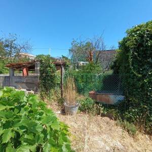 RUŠEVINA I GRAĐEVINSKO ZEMLJIŠTE - PRILIKA!