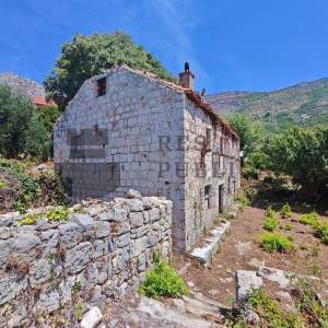 RUŠEVINE SA ZEMLJIŠTEM U PLATU - DUBROVNIK