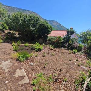 RUŠEVINE SA ZEMLJIŠTEM U PLATU - DUBROVNIK