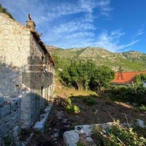 RUŠEVINE SA ZEMLJIŠTEM U PLATU - DUBROVNIK