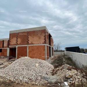 s bazenom! Novogradnja!  Ližnjan.