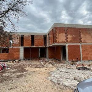 s bazenom! Novogradnja!  Ližnjan.