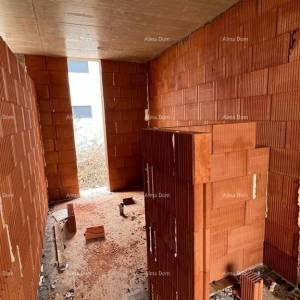 s bazenom! Novogradnja!  Ližnjan.