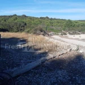 SAKARUN - DUGI OTOK-776m2- PRVI RED!