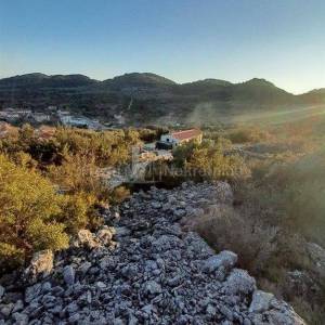 SALI - ATRAKTIVNO GRAĐ.ZEMLJIŠTE-1822m2-MOGUĆNOST KUPNJE 1/2 TERENA