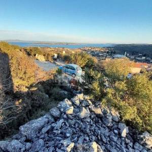 SALI - ATRAKTIVNO GRAĐ.ZEMLJIŠTE-1822m2-MOGUĆNOST KUPNJE 1/2 TERENA