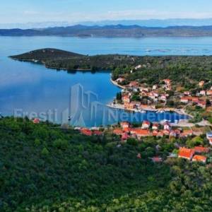 SALI -LUKA- GRAĐEVINSKO ZEMLJIŠTE 80 m OD MORA!