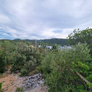 SALI -LUKA- GRAĐEVINSKO ZEMLJIŠTE 80 m OD MORA!