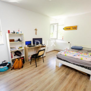 SAMOBOR, VRHOVČAK - Obiteljska kuća na mirnoj lokaciji