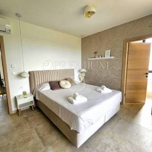 Samostojeća kuća s bazenom – okolica grada Krka!