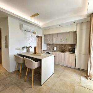 Samostojeća kuća s bazenom – okolica grada Krka!