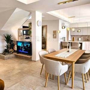 Samostojeća kuća s bazenom – okolica grada Krka!