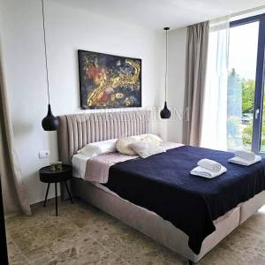 Samostojeća kuća s bazenom – okolica grada Krka!