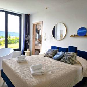 Samostojeća kuća s bazenom – okolica grada Krka!