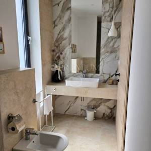 Samostojeća kuća s bazenom – okolica grada Krka!