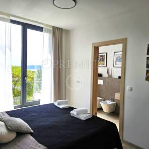 Samostojeća kuća s bazenom – okolica grada Krka!