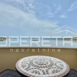 Samostojeća kuća u prvom redu do mora, Posedarje 