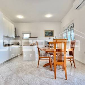 Samostojeća kuća u prvom redu do mora, Posedarje 