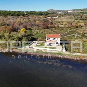 Samostojeća kuća u prvom redu do mora, Posedarje 