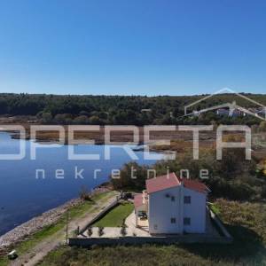 Samostojeća kuća u prvom redu do mora, Posedarje 