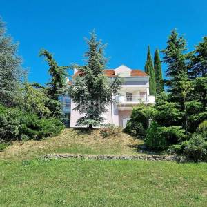 Samostojeća obiteljska kuća na dominantnoj parceli 4.359m2