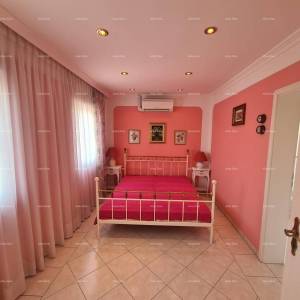 Samostojeća obiteljska kuća u blizini mora! Pješčana uvala.