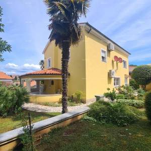 Samostojeća obiteljska kuća u blizini mora! Pješčana uvala.