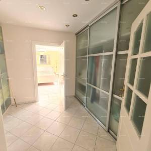 Samostojeća obiteljska kuća u blizini mora! Pješčana uvala.