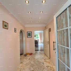 Samostojeća obiteljska kuća u blizini mora! Pješčana uvala.