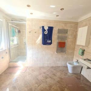 Samostojeća obiteljska kuća u blizini mora! Pješčana uvala.