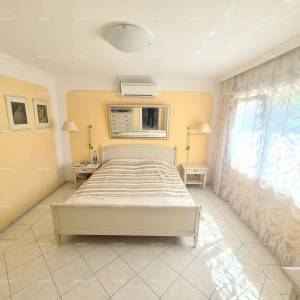 Samostojeća obiteljska kuća u blizini mora! Pješčana uvala.