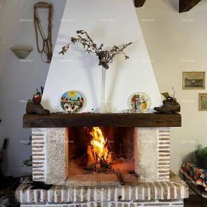 Šarmantna kamena kuća na prostranom terenu u blizini Poreča.