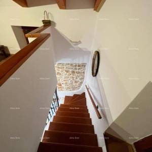 Šarmantna kamena kuća na prostranom terenu u blizini Poreča.