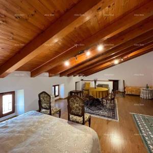 Šarmantna kamena kuća na prostranom terenu u blizini Poreča.