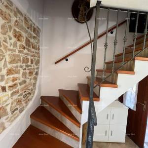 Šarmantna kamena kuća na prostranom terenu u blizini Poreča.