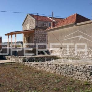 Šarmantna kamena kuća u Grohotama, Šolta