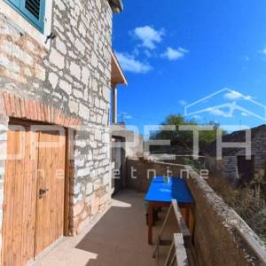 Šarmantna kamena kuća u Grohotama, Šolta