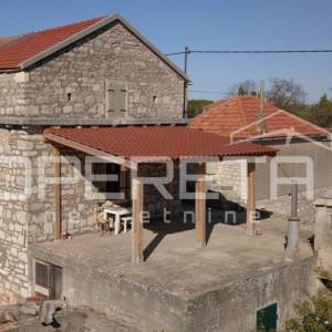 Šarmantna kamena kuća u Grohotama, Šolta