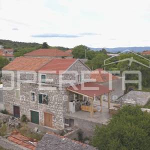 Šarmantna kamena kuća u Grohotama, Šolta