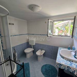 Šarmantna kuća 30m od mora, Okrug Gornji, prodaja