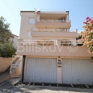 Seget Donji, kuća sa 3 stana, 427m2, prodaja