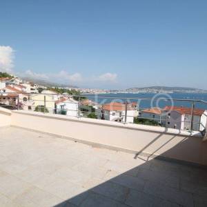 Seget Donji, kuća sa 3 stana, 427m2, prodaja