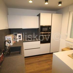 Seget Donji, kuća sa 3 stana, 427m2, prodaja