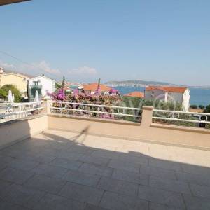 Seget Donji, kuća sa 3 stana, 427m2, prodaja