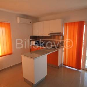 Seget, Seget Vranjica, apartmanska kuća sa 6 apartmana.