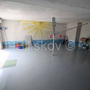 Seget, Seget Vranjica, apartmanska kuća sa 6 apartmana.