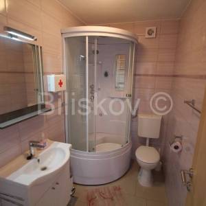 Seget, Seget Vranjica, apartmanska kuća sa 6 apartmana.