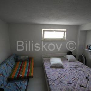 Seget, Seget Vranjica, apartmanska kuća sa 6 apartmana.