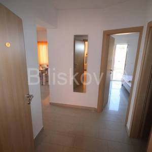 Seget, Seget Vranjica, apartmanska kuća sa 6 apartmana.